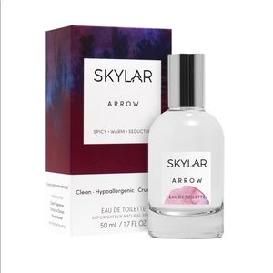 Scent Type:Warm Florals
Key Notes:Midnight Jasmine, Vanilla Bean, Patchouli Haze